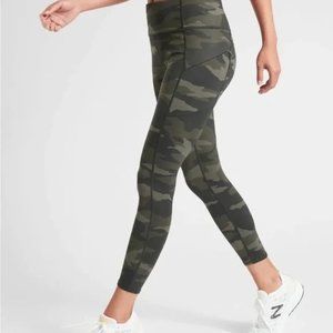 Athleta - Camo Contender 7/8 Tight (Green) Size: Medium